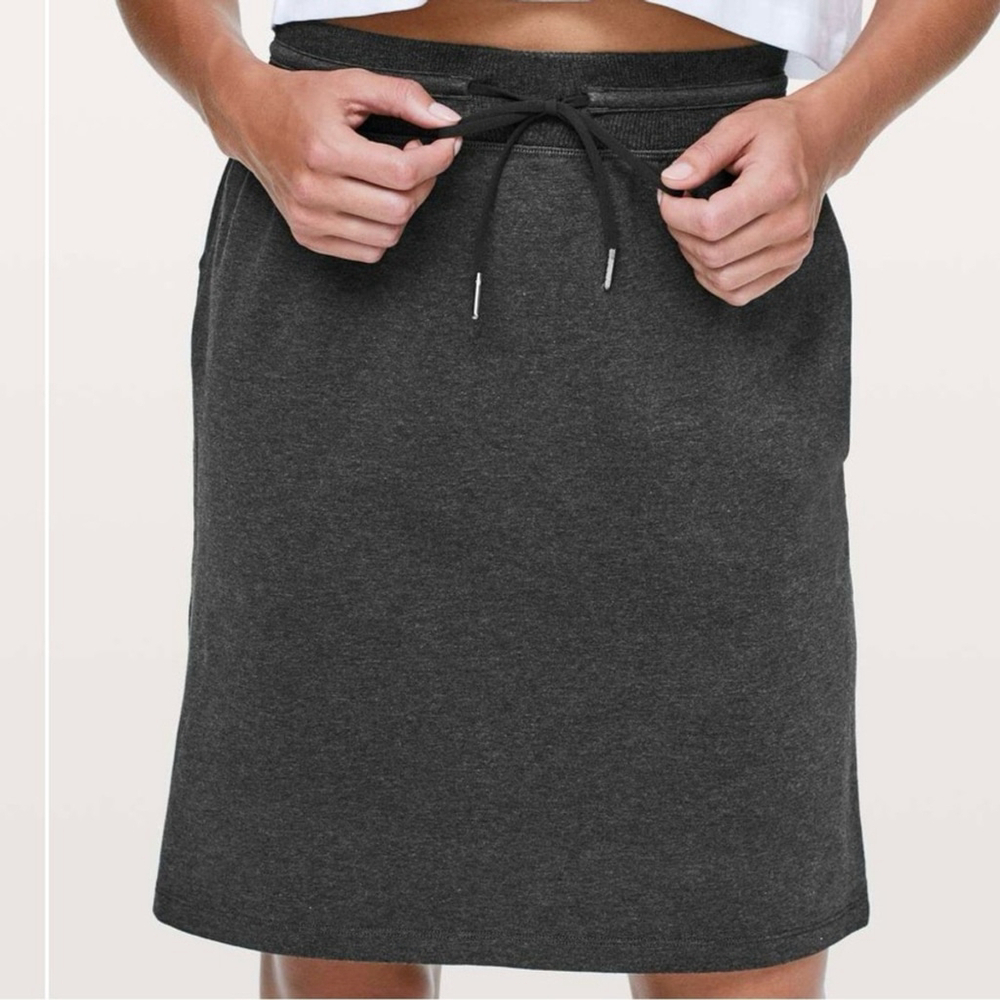 Lululemon Start Anew Skirt *21" Heathered Black Size 8 Office Travel Lightweight - Picture 3 of 11